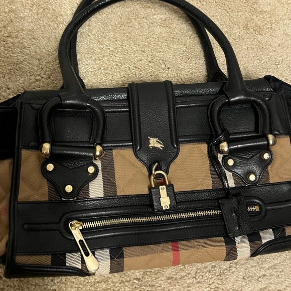 Meet your Posher, Kayla - Picture 2 of 8